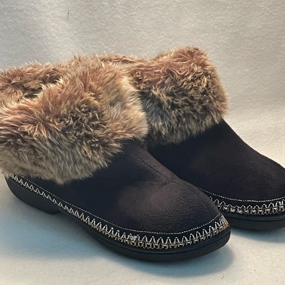 isotoner Shoes - Isotoner Cozy Slippers